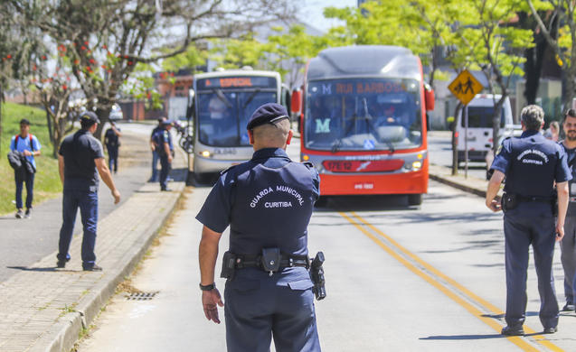 Guarda Municipal prende homem por importunação sexual em ônibus