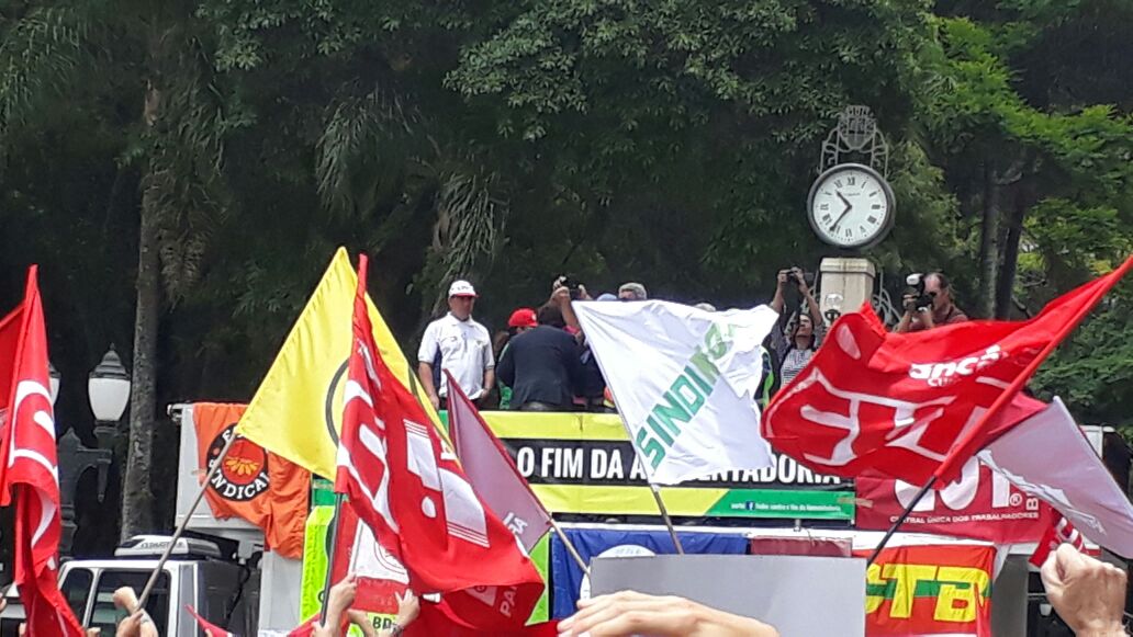 Sindimoc participa de mobilização na Boca Maldita contra o fim dos direitos trabalhistas