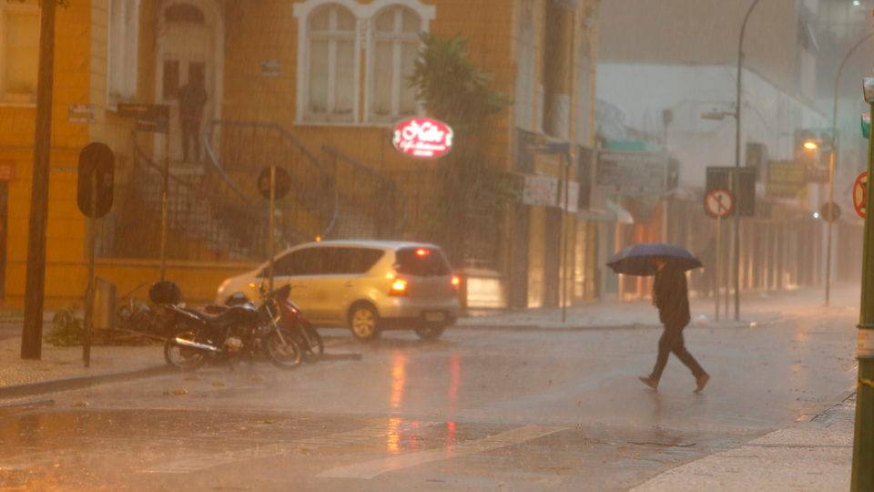 Quanto ainda precisa chover em Curitiba para acabar o racionamento de água