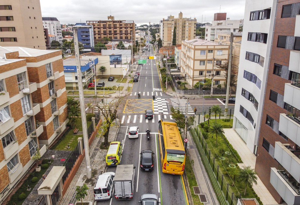Curitiba tem novo ponto de faixa exclusiva de ônibus; motorista que passar sem necessidade pode ser multado