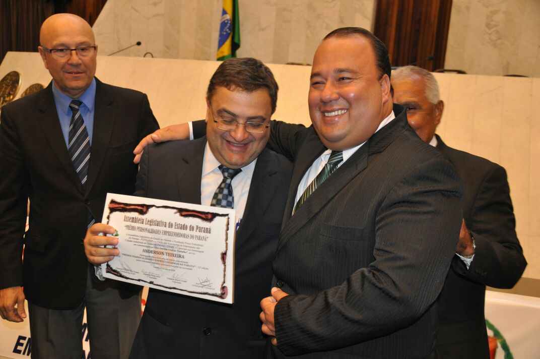 Anderson Teixeira é homenageado como ícone do sindicalismo, em seção na Assembleia Legislativa