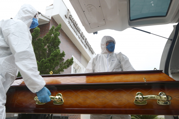 No ‘ano da pandemia’, Paraná bate recorde de mortes e perde 81.583 vidas