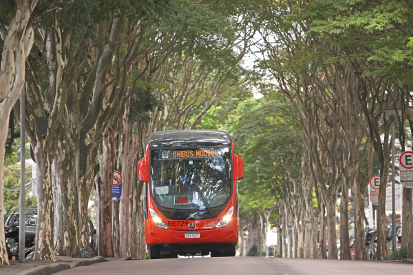 Volvo entrega 40 novos ônibus para Curitiba