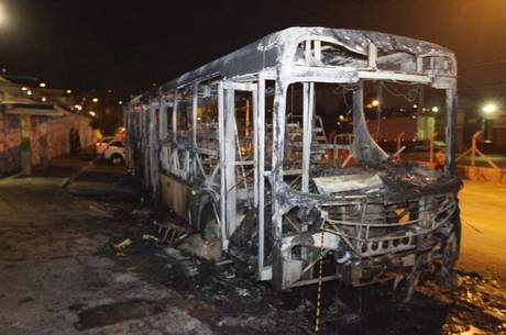 Morre motorista que teve corpo queimado em ataque à ônibus na zona oeste de SP